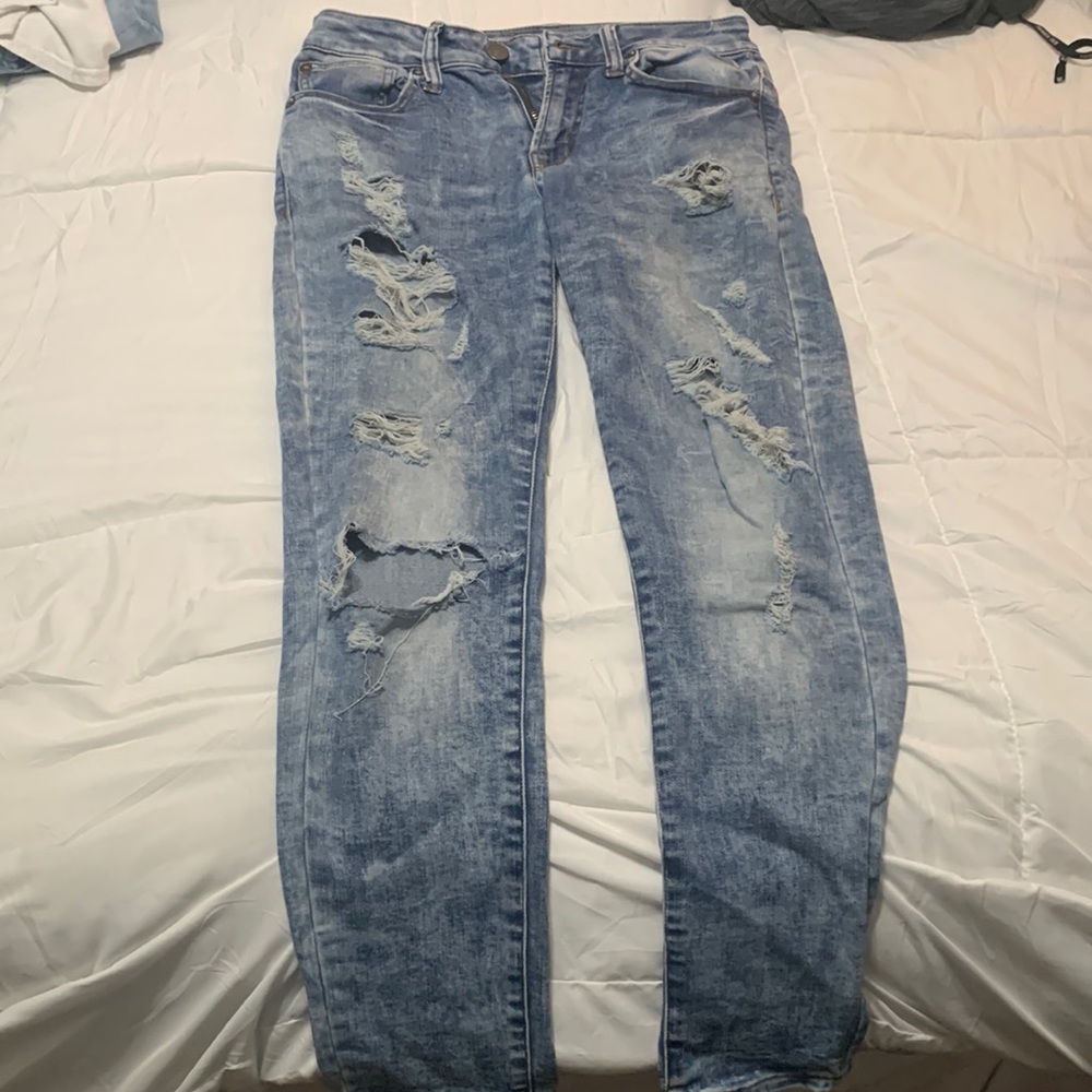 Ripped up American eagle flexible jeans